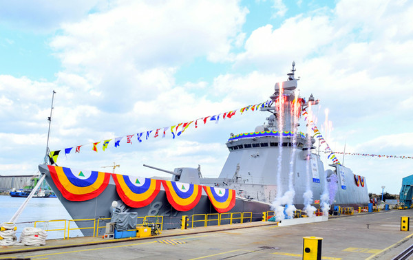 해군의 세 번째 신형 호위함인 '서울함'이 현대중공업에서 진수됐다.