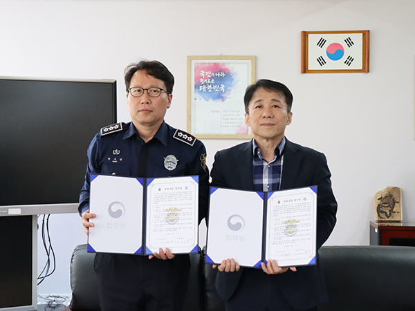 울산구치소는 11일 울산 청량중학교를 방문해 장학사업에 관한 업무협약을 체결했다.