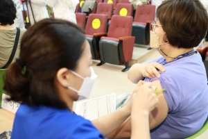 울산대병원, 직원 95% 코로나19 백신 접종 완료